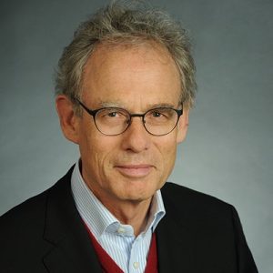 Dr. Andreas Hoff ist Inhaber der Dr. Hoff Arbeitszeitsysteme.. Er hat seit 1983 über 2.000 Arbeitszeit-Projekte aller Art persönlich begleitet – von Schichtsystemen über normale flexible Arbeitszeitsysteme und Vertrauensarbeitszeit bis hin zu Langzeitkonten.